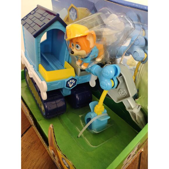 Phinny's Crane & Tank's Dump Truck NEW IN BOX - Picture 7 of 10